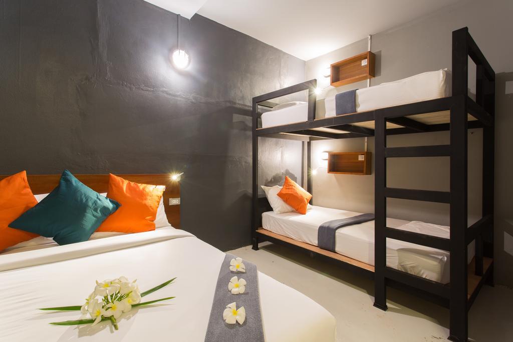 Holiday Station Hostel Krabi Ngoại thất bức ảnh