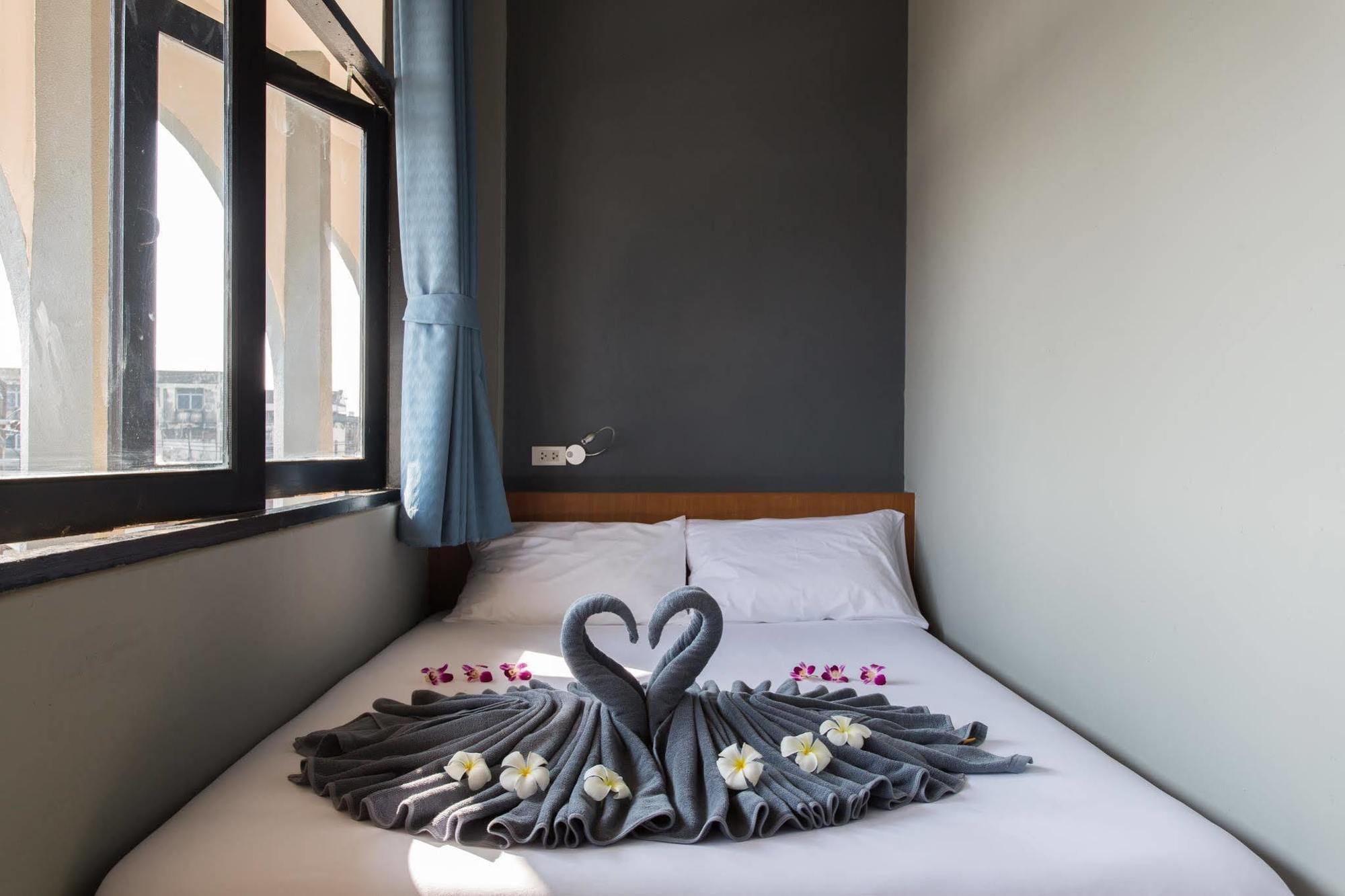 Holiday Station Hostel Krabi Ngoại thất bức ảnh