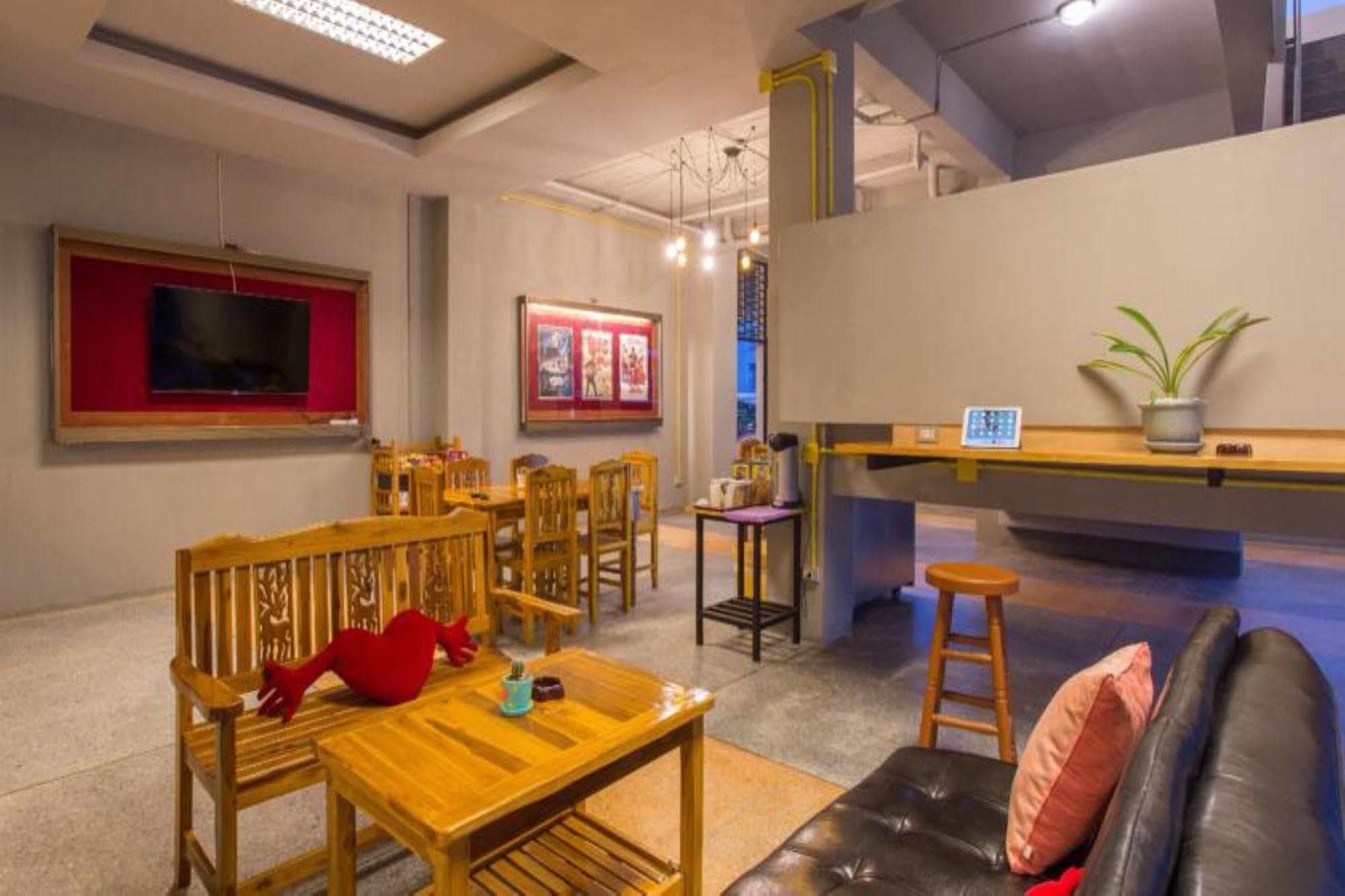 Holiday Station Hostel Krabi Ngoại thất bức ảnh