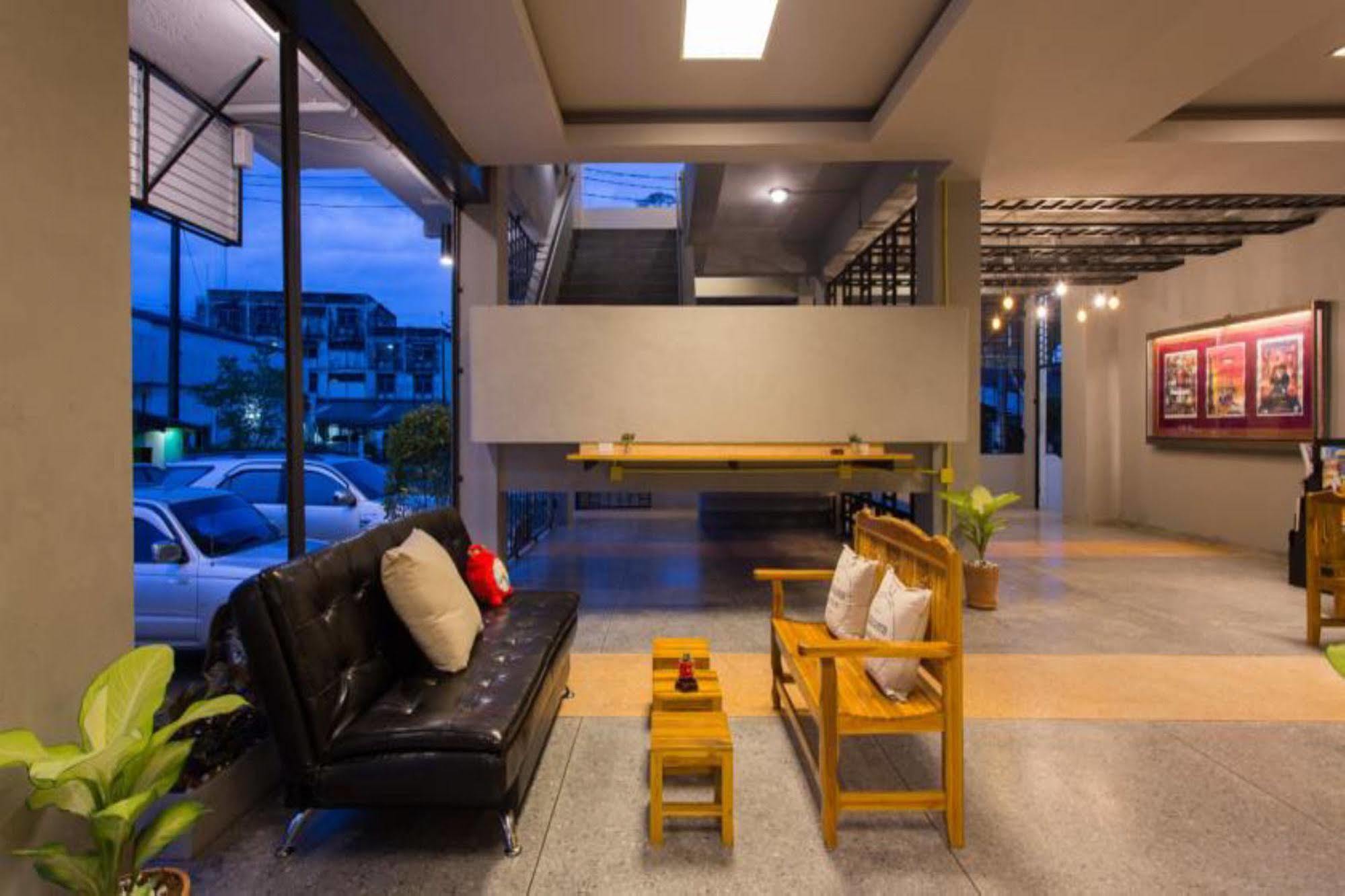 Holiday Station Hostel Krabi Ngoại thất bức ảnh