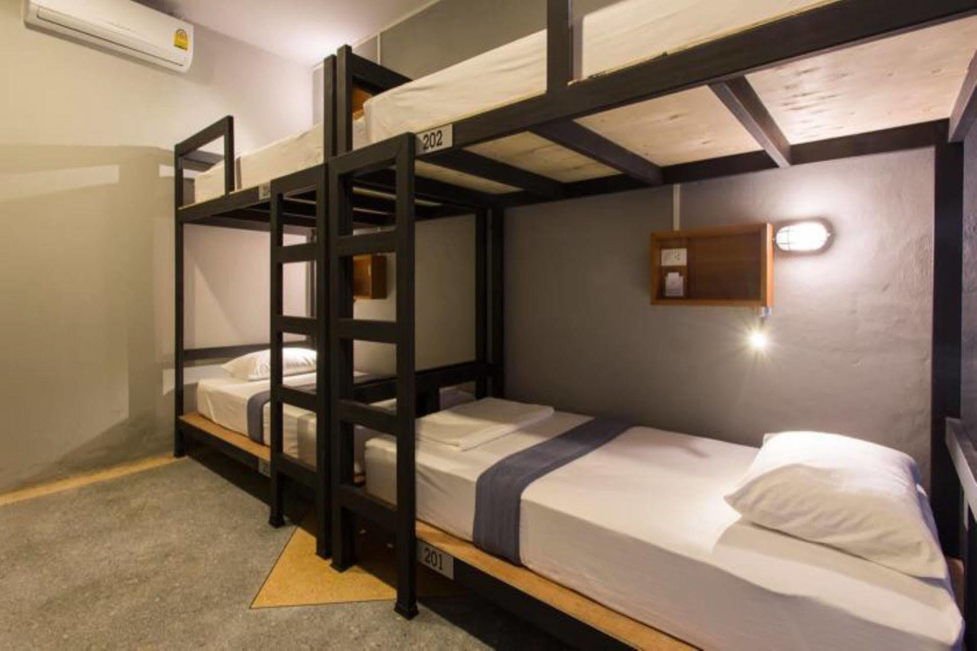 Holiday Station Hostel Krabi Ngoại thất bức ảnh