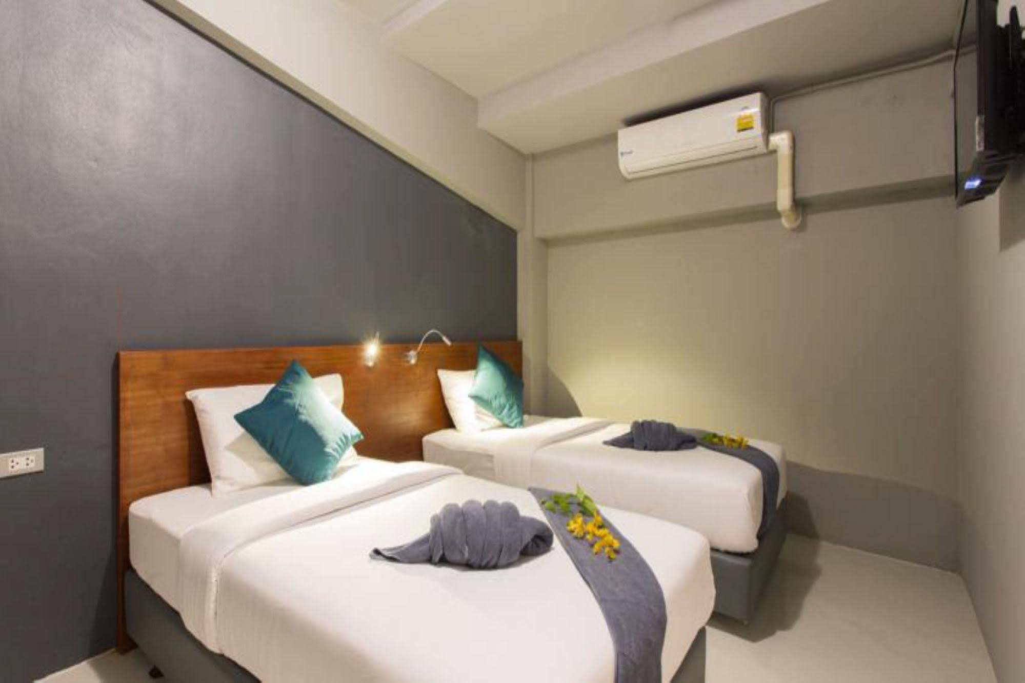 Holiday Station Hostel Krabi Ngoại thất bức ảnh