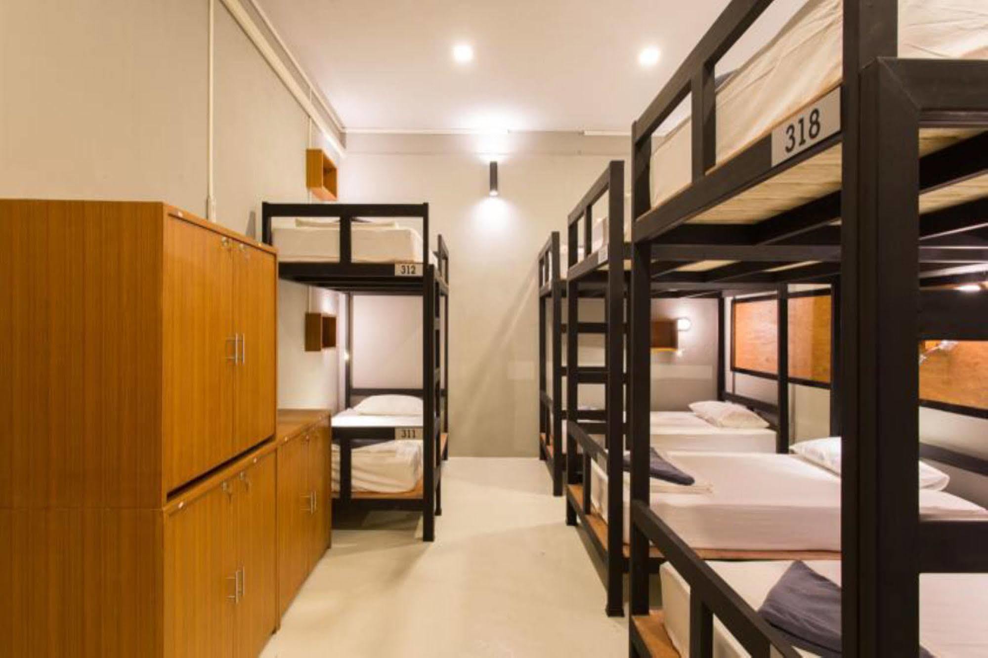 Holiday Station Hostel Krabi Ngoại thất bức ảnh