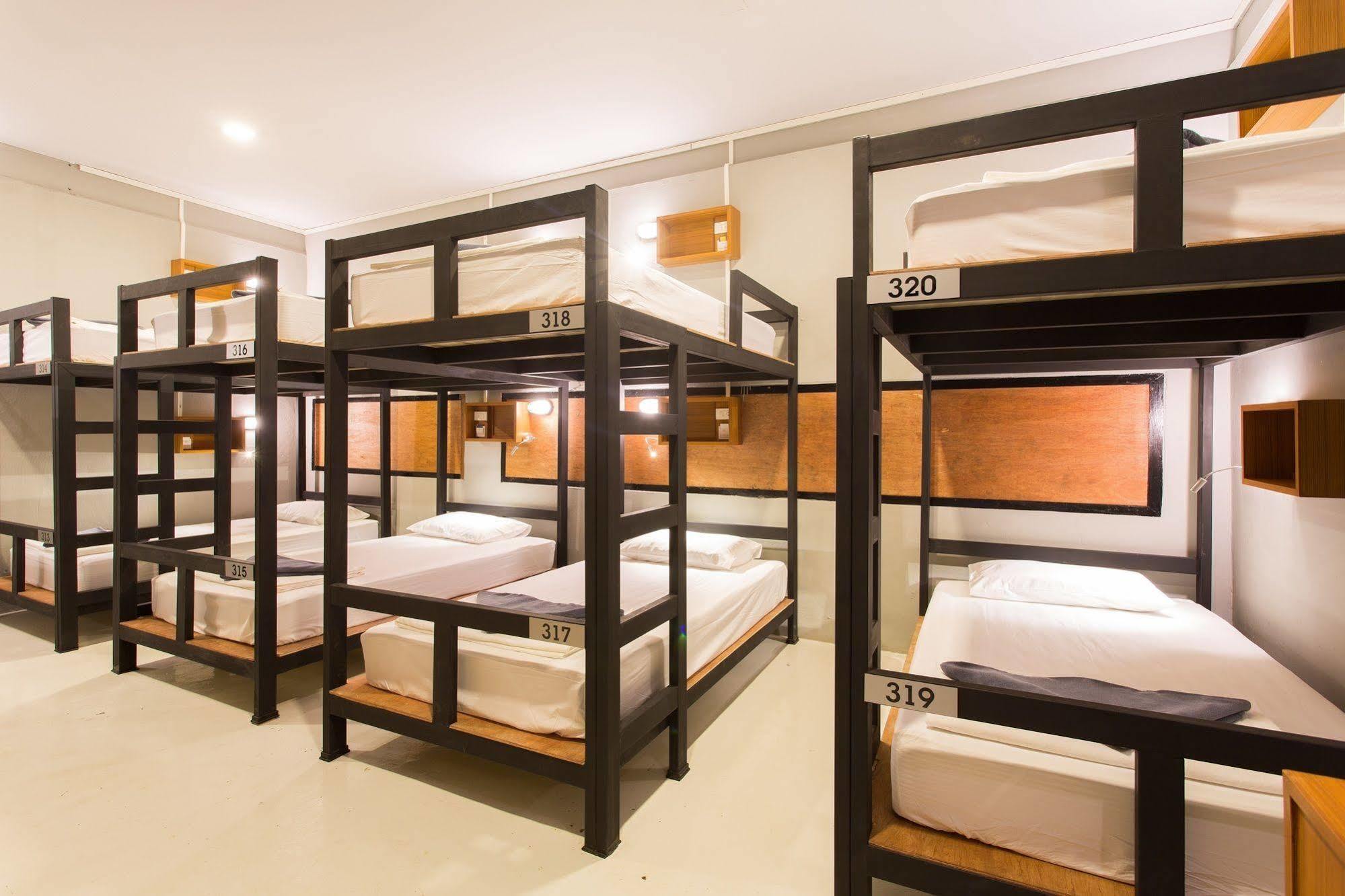 Holiday Station Hostel Krabi Ngoại thất bức ảnh
