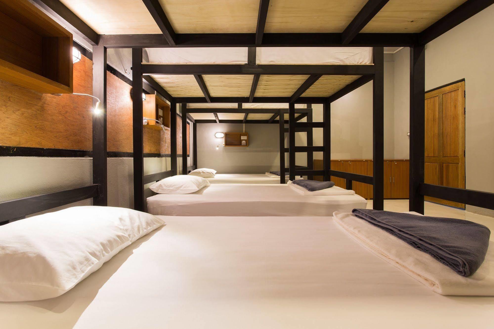 Holiday Station Hostel Krabi Ngoại thất bức ảnh