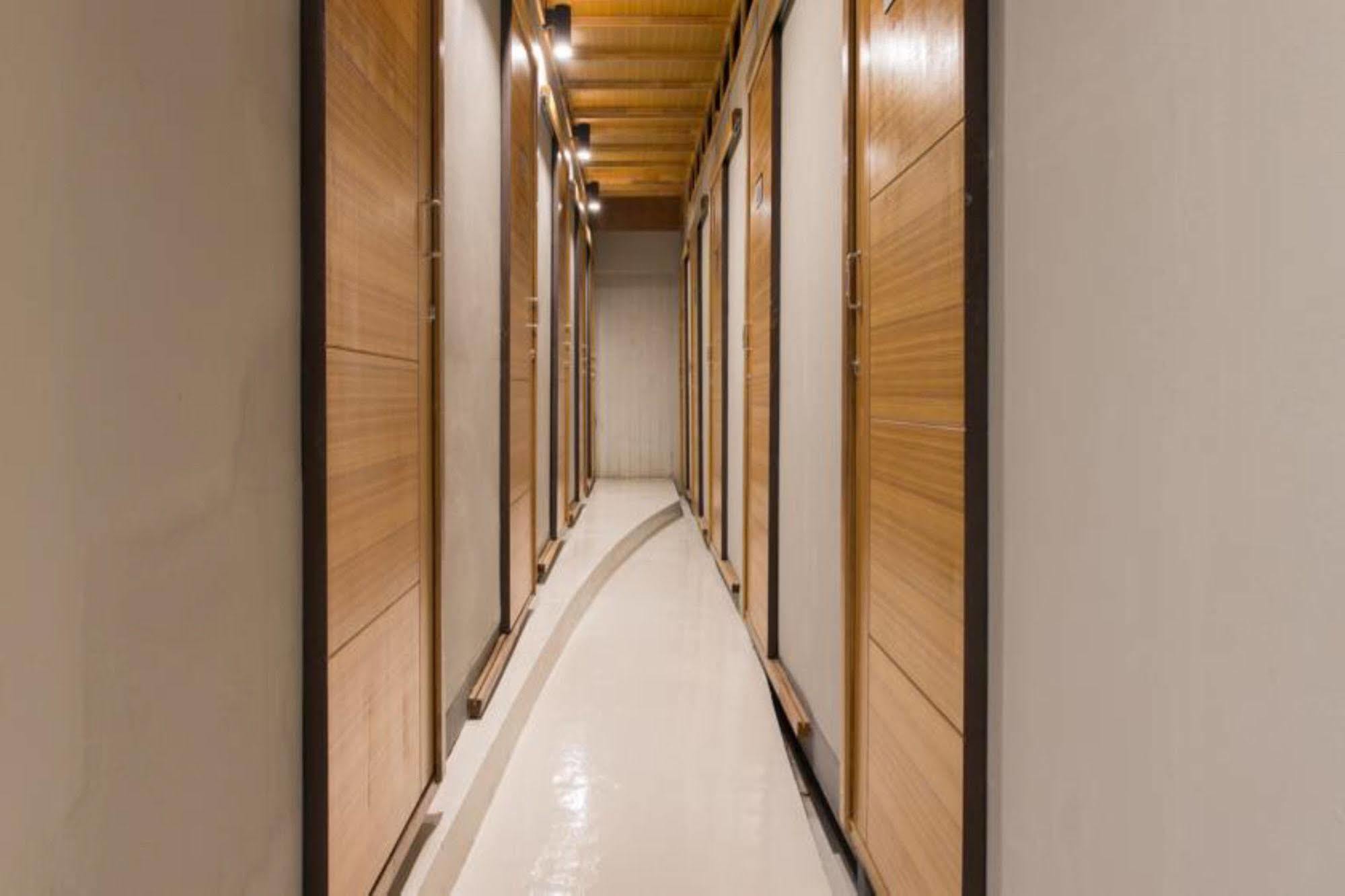 Holiday Station Hostel Krabi Ngoại thất bức ảnh